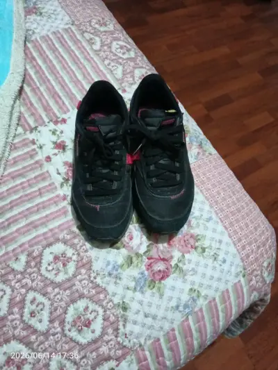 Zapatillas negras deportivas - miniatura 1