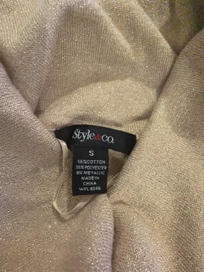Sweater negro con cuello alto beige - miniatura 2