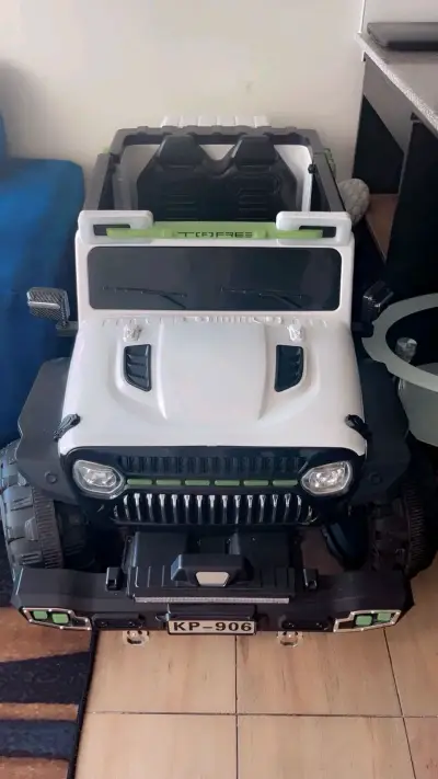 Auto eléctrico para niños - miniatura 3