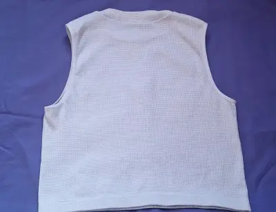 Polera sin mangas blanca - miniatura 2