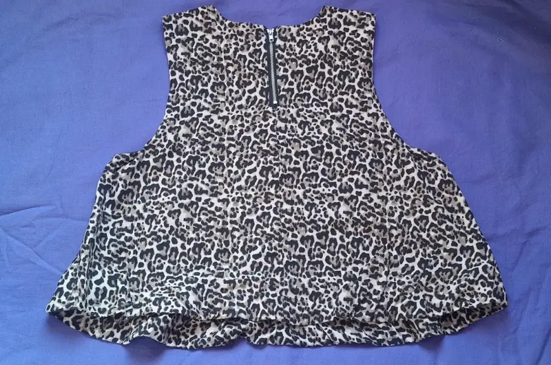 Blusa animal print sin mangas - 2