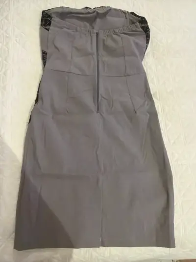 Vestido strapless gris y encaje - miniatura 2