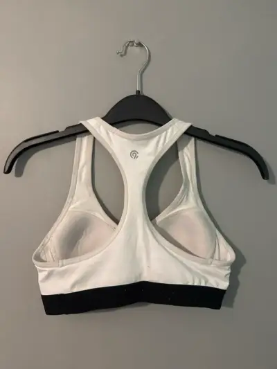 Top deportivo blanco y negro - miniatura 2
