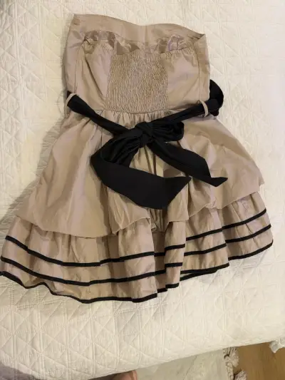 Vestido sin tirantes beige - miniatura 2