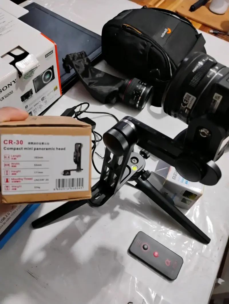 Cámara Sony ILCE-6000L con accesorios - 2