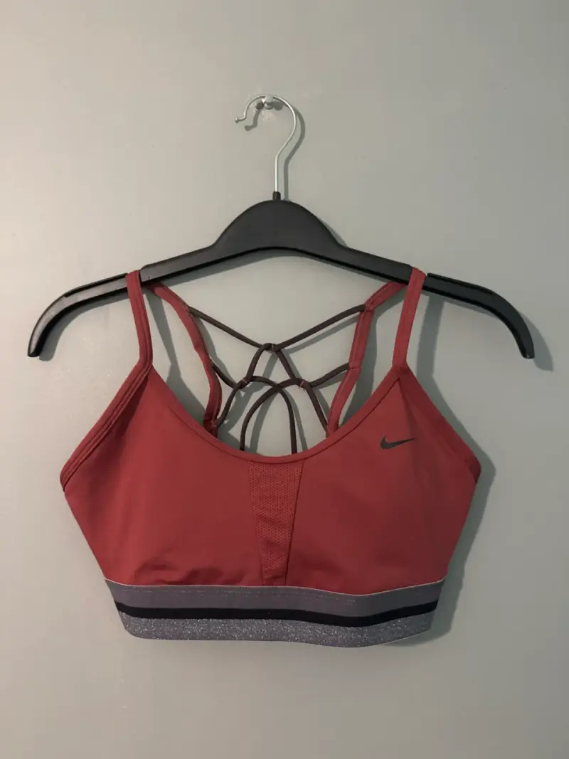 Top deportivo Nike rojo - 1