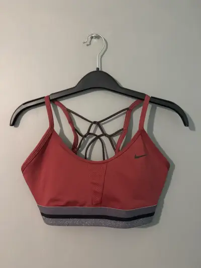 Top deportivo Nike rojo - miniatura 1