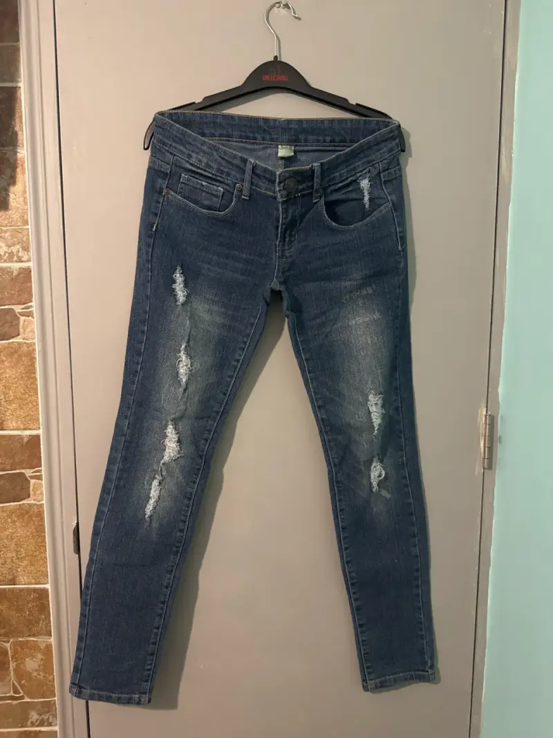 Jeans azules desgastados - 1