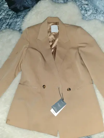 Blazer beige de mujer con etiqueta - miniatura 1