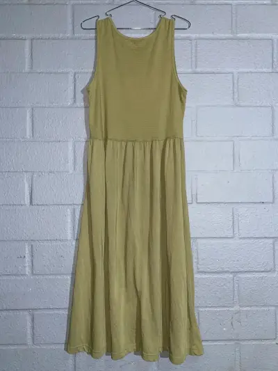 Vestido verde musgo sin mangas - miniatura 2