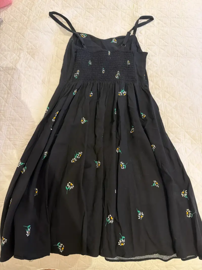 Vestido negro con estampado floral - 2