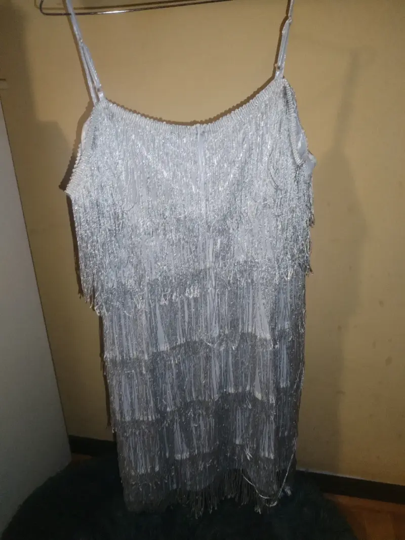 Vestido plateado con flecos - 3