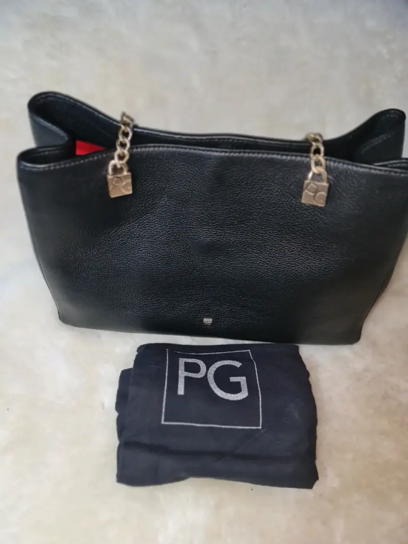 Cartera negra elegante con cadena - 1