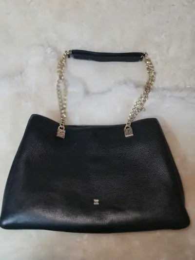 Cartera negra elegante con cadena - miniatura 2