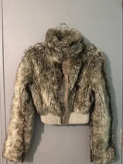 Chaqueta corta de piel sintética - miniatura 1