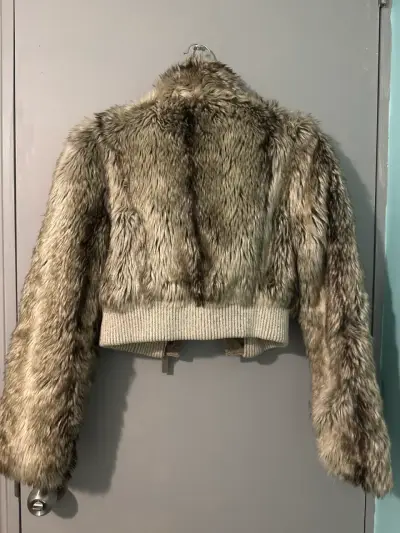 Chaqueta corta de piel sintética - miniatura 5