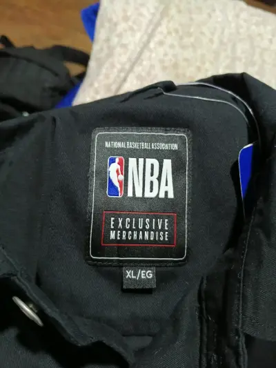 Chaqueta negra NBA con logo - miniatura 5