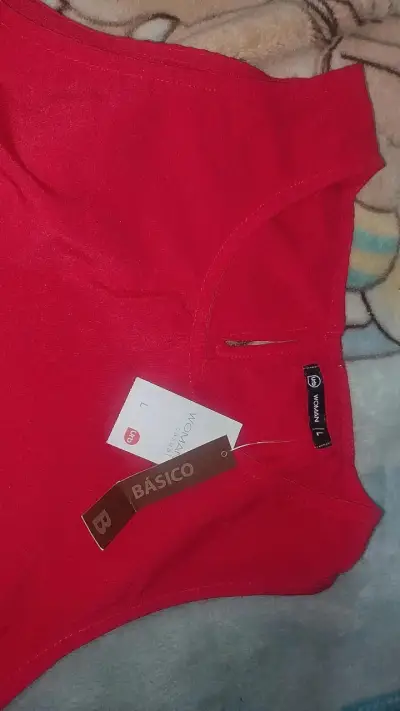 Blusa roja sin mangas - miniatura 2
