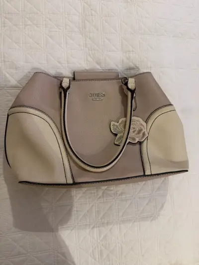 Cartera Guess beige y rosa - miniatura 1