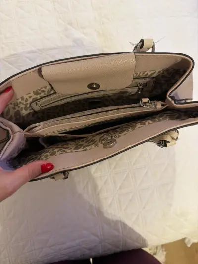Cartera Guess beige y rosa - miniatura 2