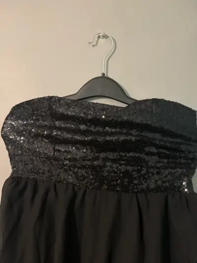 Vestido de fiesta negro elegante - miniatura 2