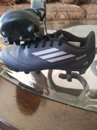 Botines de fútbol negros con toperoles - miniatura 2