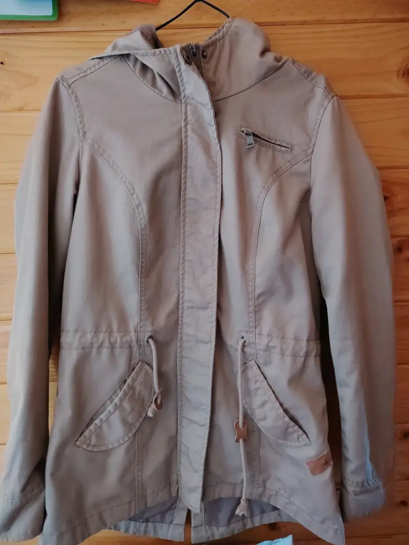 Parka beige con capucha - 1