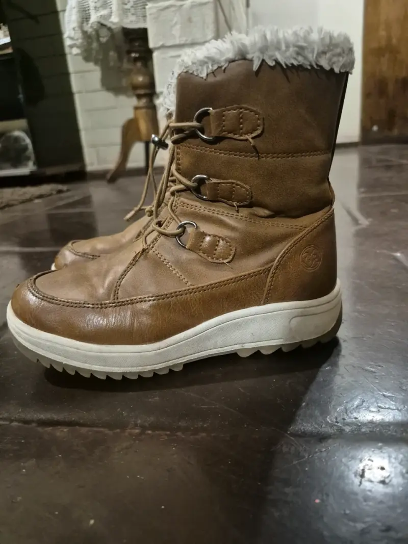 Botas marrones con forro de lana - 1