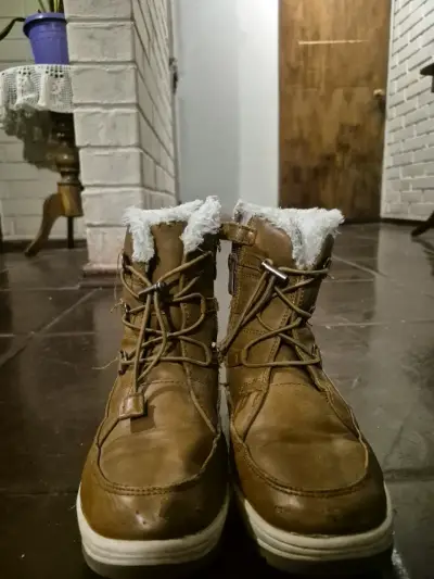Botas marrones con forro de lana - miniatura 3