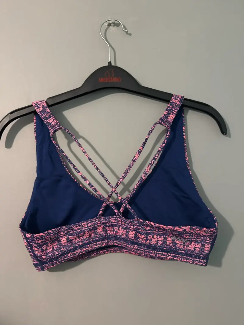 Top deportivo morado y rosado - 3