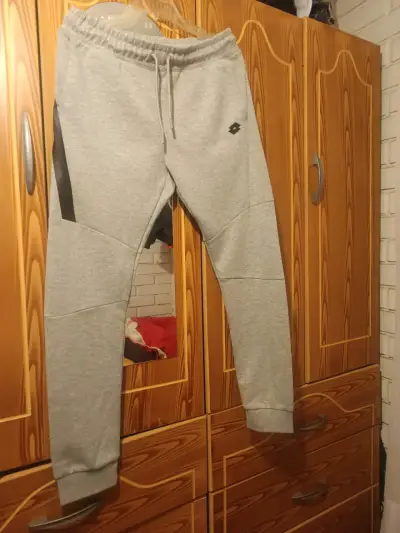 Pantalones deportivos grises - miniatura 1