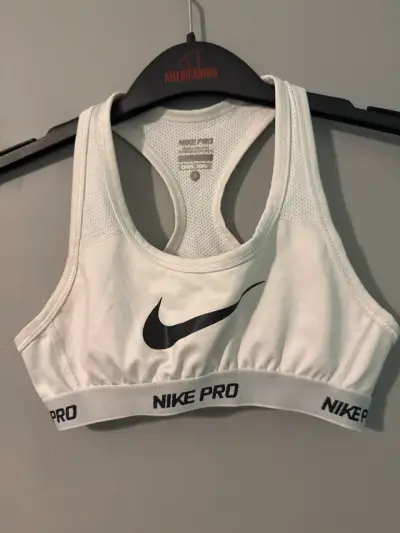 Top deportivo Nike blanco - miniatura 1