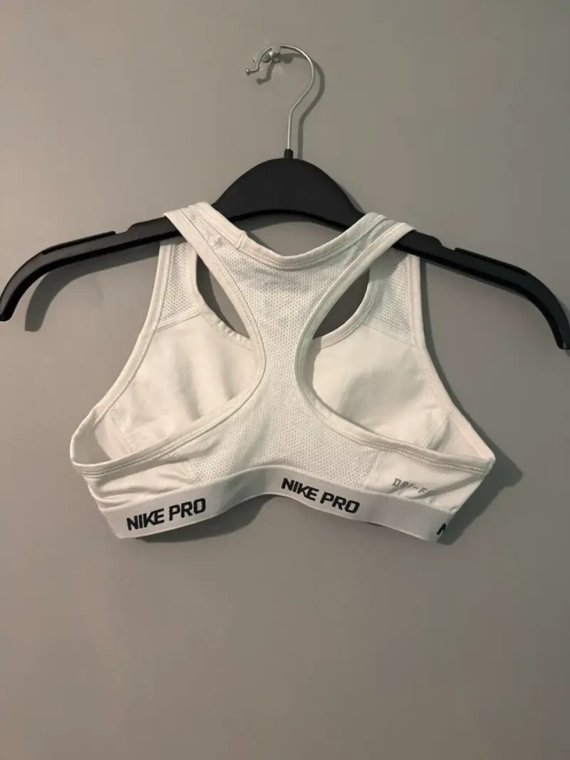 Top deportivo Nike blanco - 3