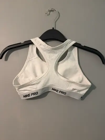 Top deportivo Nike blanco - miniatura 3