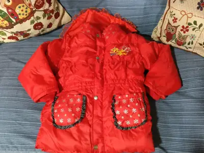 Abrigo infantil rojo - miniatura 1