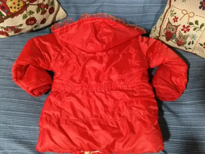 Abrigo infantil rojo - miniatura 2