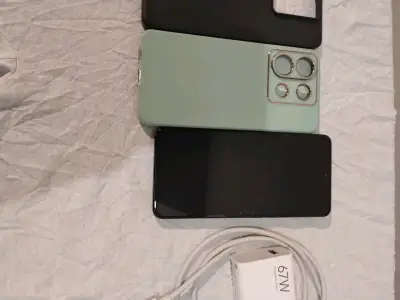 Teléfono inteligente con accesorios - miniatura 1