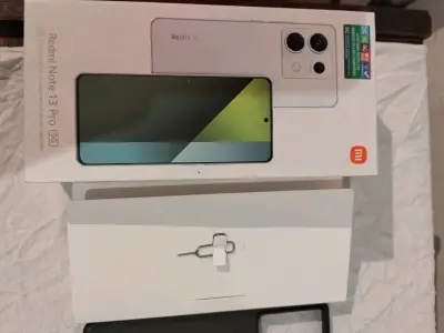 Teléfono inteligente con accesorios - miniatura 3