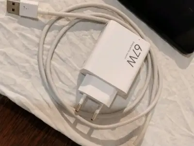 Teléfono inteligente con accesorios - miniatura 4