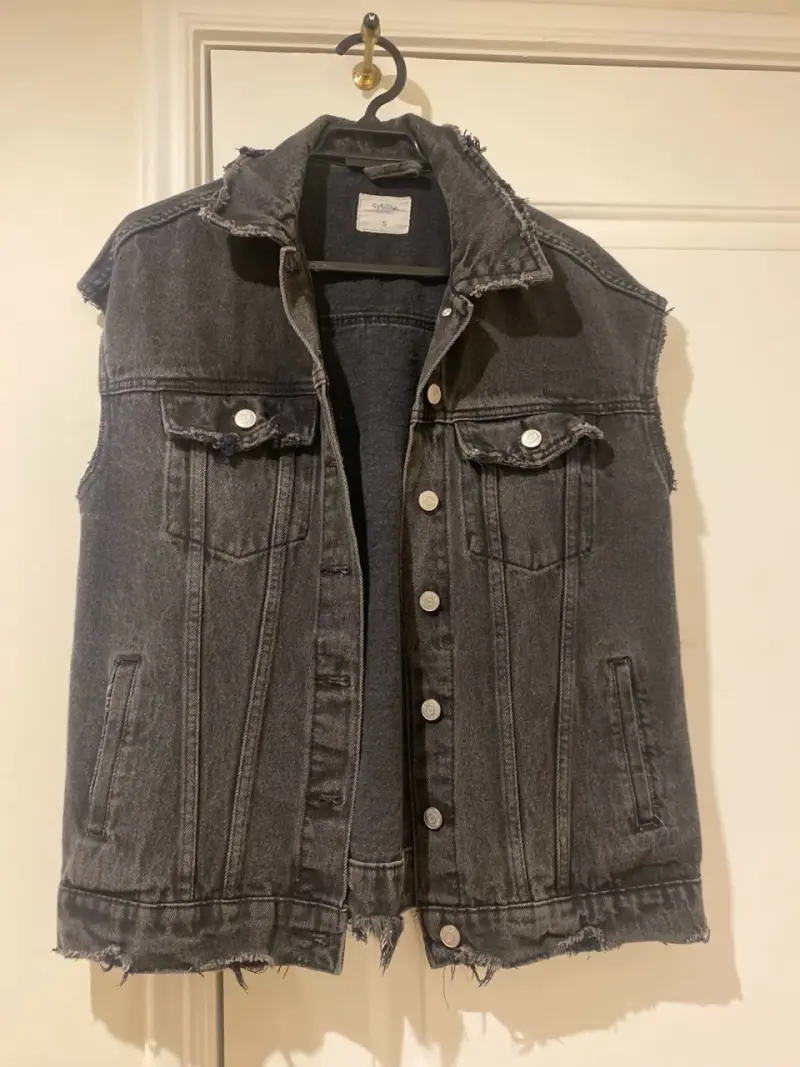 Chaqueta de mezclilla sin mangas negro