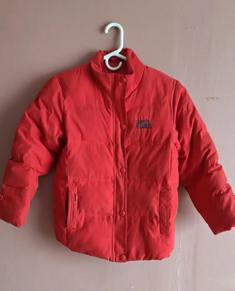 Chaqueta roja acolchada infantil - 1