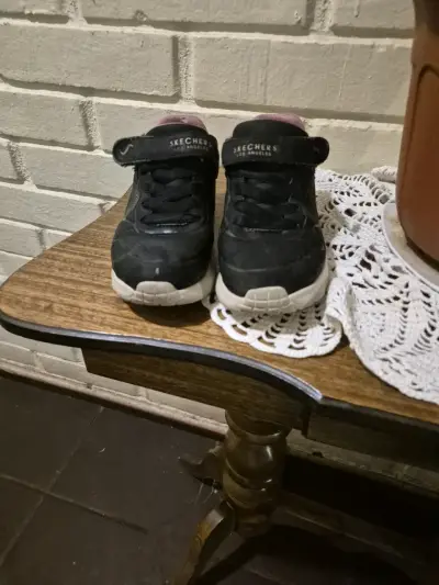 Zapatillas negras Skechers para niña - miniatura 2