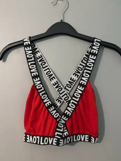 Top rojo con tirantes LOVE - miniatura 1