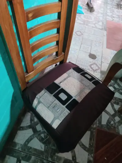 Mesa de 4 Silla de madera con cojín - miniatura 1