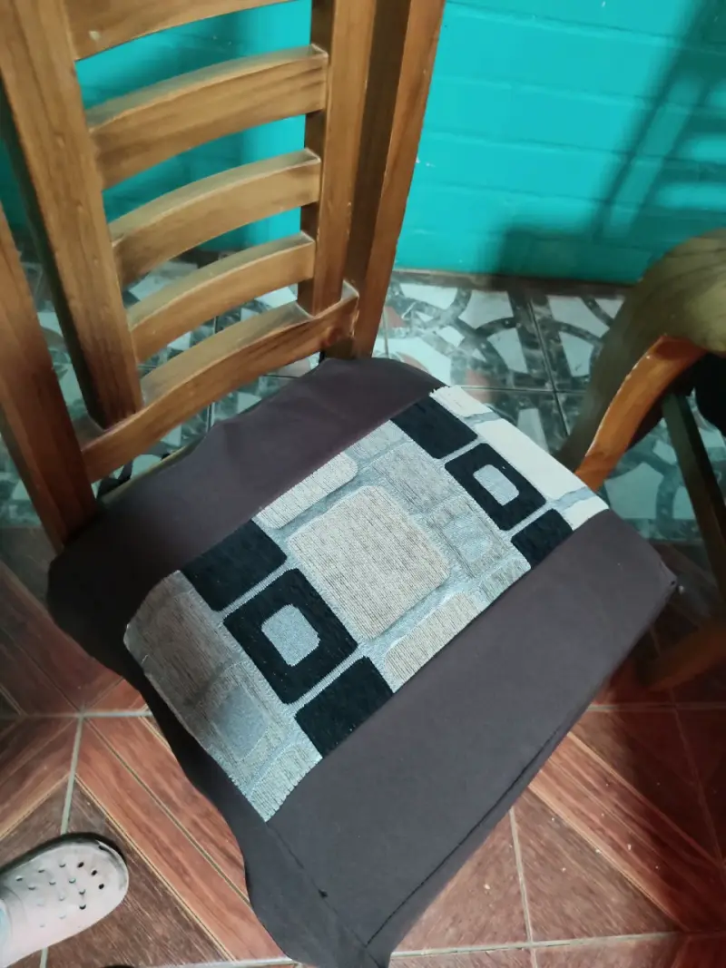 Mesa de 4 Silla de madera con cojín - 2