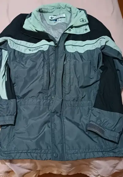 Chaqueta Columbia verde y negra - miniatura 2