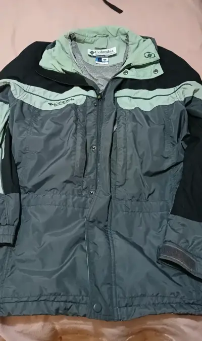 Chaqueta Columbia verde y negra - miniatura 4