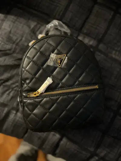 Mochila negra acolchada Guess - miniatura 2