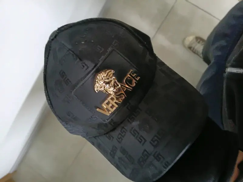 Gorra negra Versace - 1