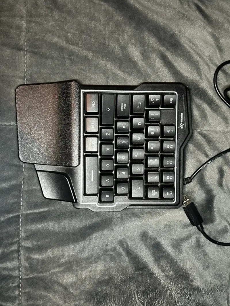 Teclado gamer para juegos - 1